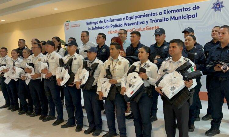 Equipamiento anti balístico y uniformes, recibió la corporación de la policía municipal de Hermosillo este lunes. Una inversión de $14 mlls de pesos