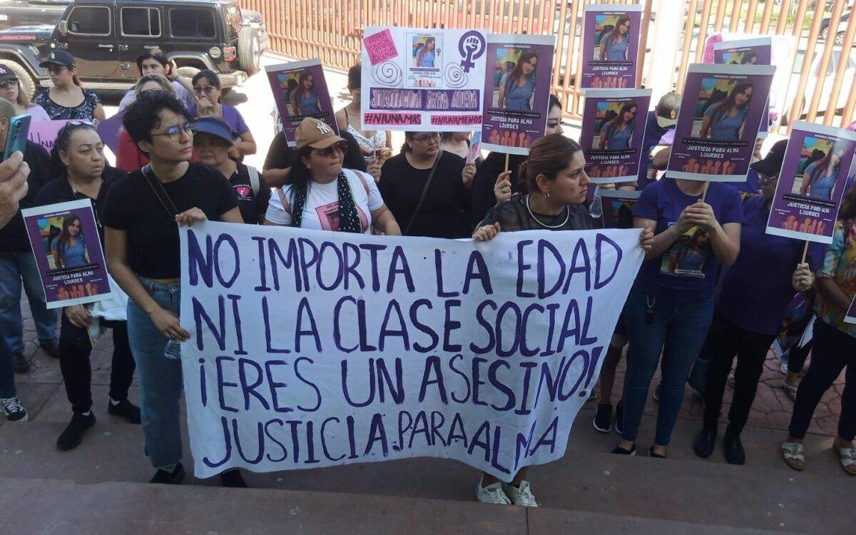 cientos de sonorense salieron a las calles para marchar en Ciudad Obregón para exigir justicia por el asesinato de Alma Lourdes