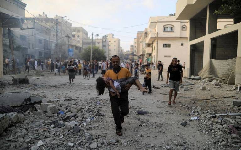 Más de 1,800 palestinos han muerto hasta el momento a causa de los ataques aéreos israelíes y destrucción de infraestructuras.