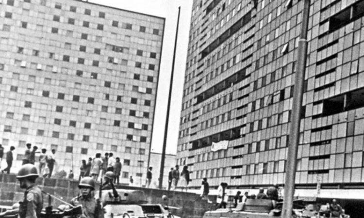 Octubre 1968. La Plaza de las Tres Culturas, en Tlatelolco.