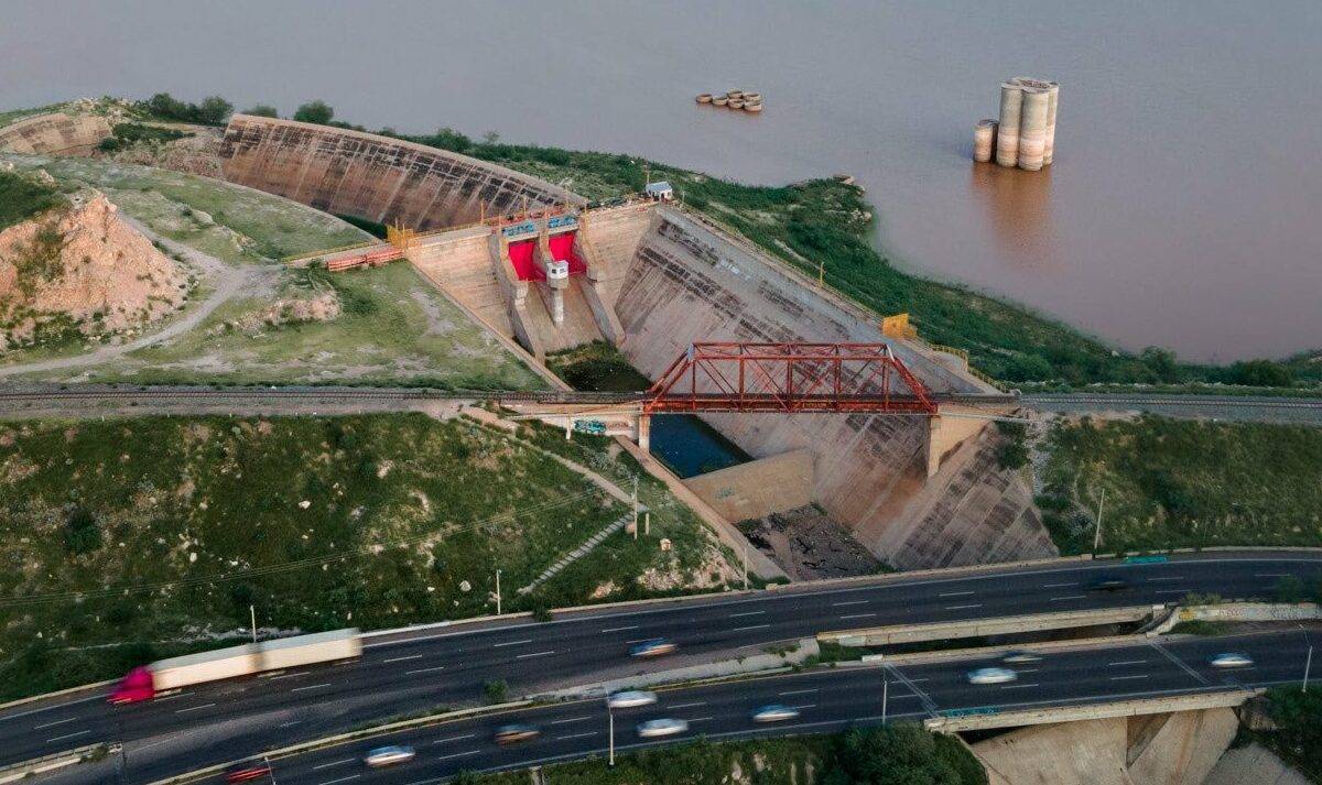 La propuesta de construir un desarrollo urbano en el vaso de la presa Abelardo L. Rodríguez en Sonora es un desafío que tiene varias