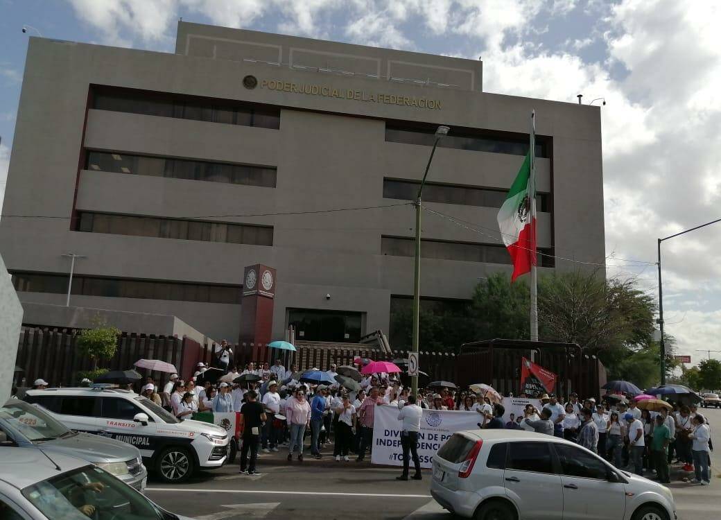 Por tercer día consecutivo los manifestantes del PJF tomaron una de las principales calles de la ciudad por la cancelación de fideicomisos