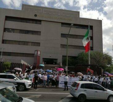 Por tercer día consecutivo los manifestantes del PJF tomaron una de las principales calles de la ciudad por la cancelación de fideicomisos