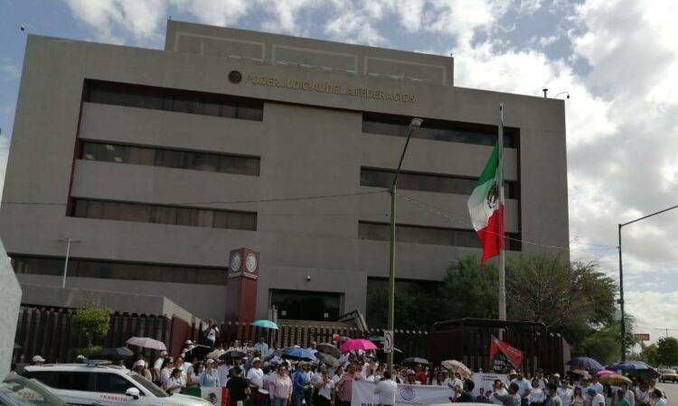 Por tercer día consecutivo los manifestantes del PJF tomaron una de las principales calles de la ciudad por la cancelación de fideicomisos