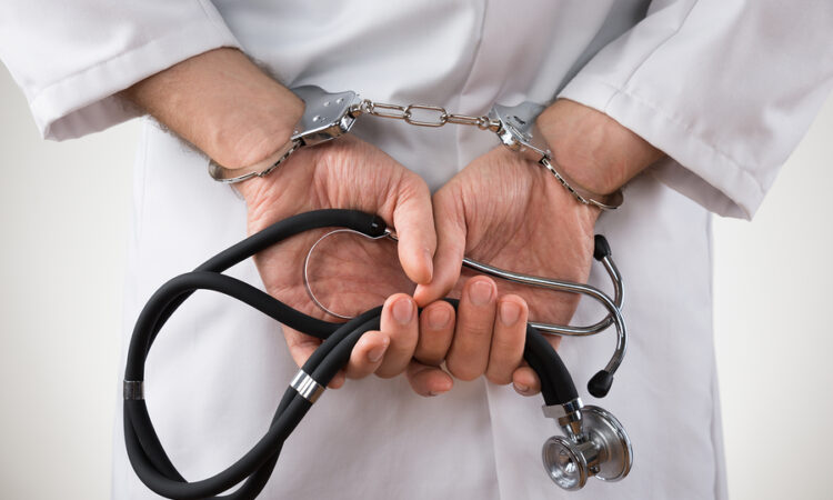 El dictamen de reformas a la Ley de Salud, ahora pasará al Senado; esto vulnera el derecho de la libertad de personal médico