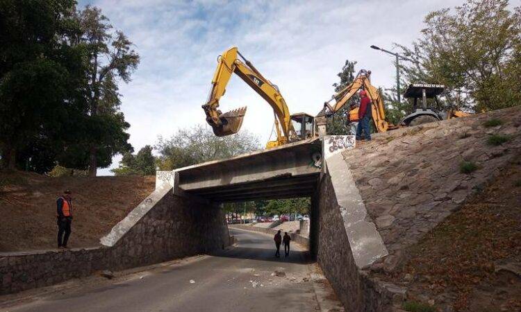 La remodelación del puente de la calle Veracruz y Luis Encinas, no encuentra ningún retraso para su apertura, informó CIDUE