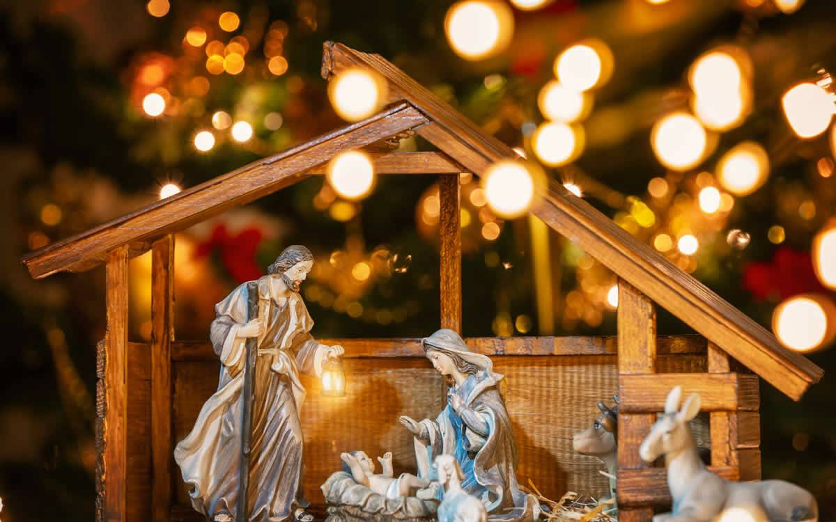 La palabra “navidad” es una contracción de “natividad”, que significa natalicio. Esta fiesta hizo su aparición en la Iglesia Católica