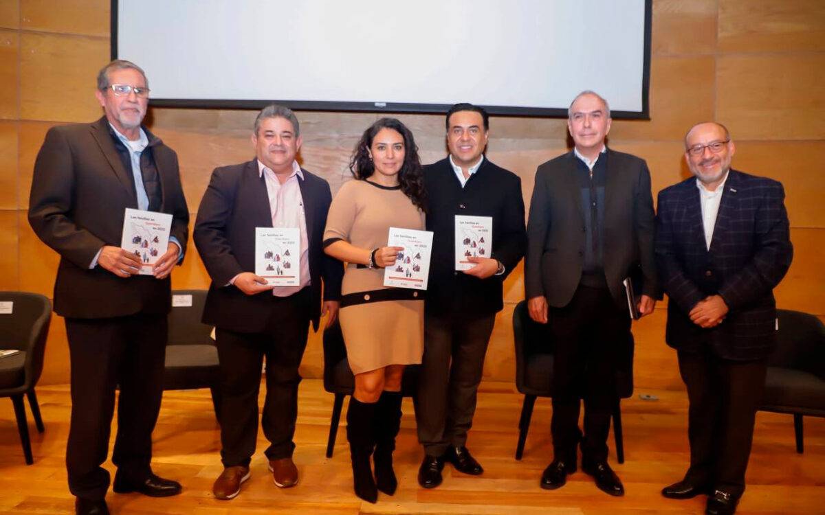 Ofrece un análisis profundo de las estructuras familiares en Querétaro, basándose en microdatos del Censo de Población y Vivienda de 2020 del INEGI.