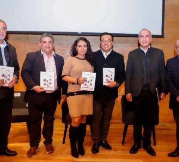 Ofrece un análisis profundo de las estructuras familiares en Querétaro, basándose en microdatos del Censo de Población y Vivienda de 2020 del INEGI.