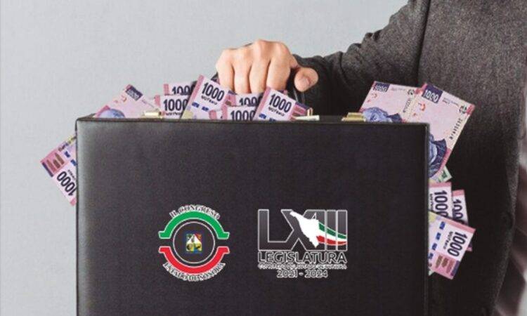 Durante este final de año, los 33 diputados locales recibirán un monto total 350 mil pesos en remuneraciones, un súper aguinaldo cercano de 200 mil pesos