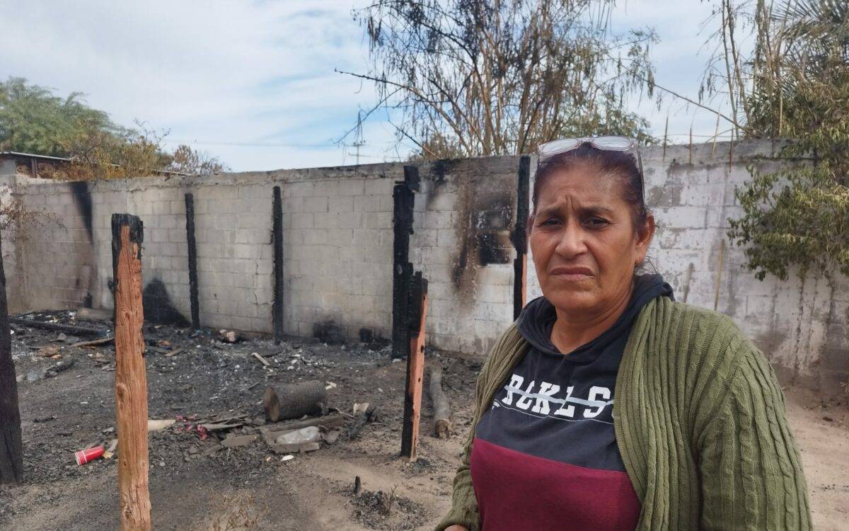 Un incendio originado por un corto circuito le arrebató, de manera inesperada, todas las pertenencias a la señora Teresa Yesenia Salido Millán