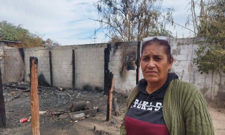 Un incendio originado por un corto circuito le arrebató, de manera inesperada, todas las pertenencias a la señora Teresa Yesenia Salido Millán