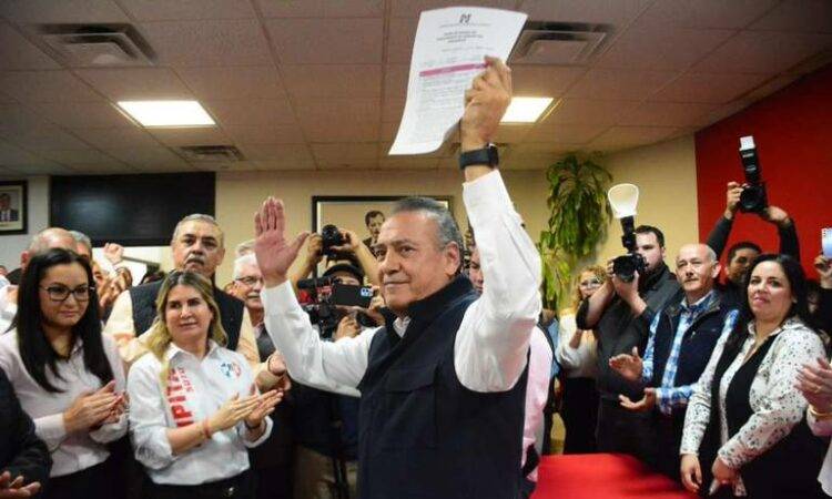 El ex gobernador de Sonora Manlio Fabio Beltrones Rivera, dejó abierta la posibilidad de contender al Senado por la vía plurinominal bajo las siglas del PRD y del PRI