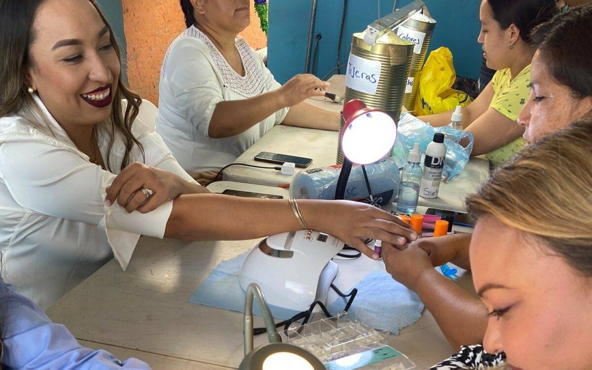 El Instituto “Francisco Javier Saeta”, obra impulsada por el Padre Pedro Moreno, está de manteles; Claudia Vergara nos platica sobre la Fundación