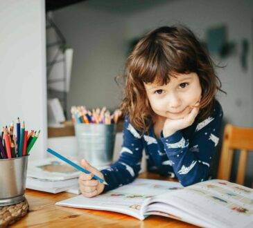 La educación en el hogar, también conocida como homeschooling, ha ganado popularidad en los últimos años debido a sus múltiples ventajas.