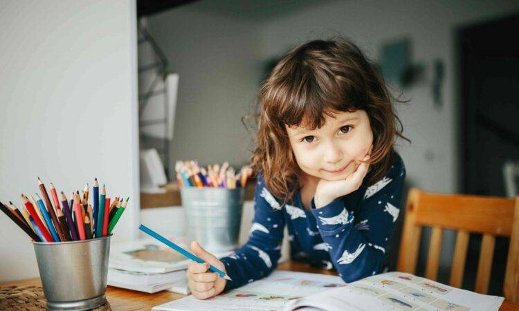 La educación en el hogar, también conocida como homeschooling, ha ganado popularidad en los últimos años debido a sus múltiples ventajas.