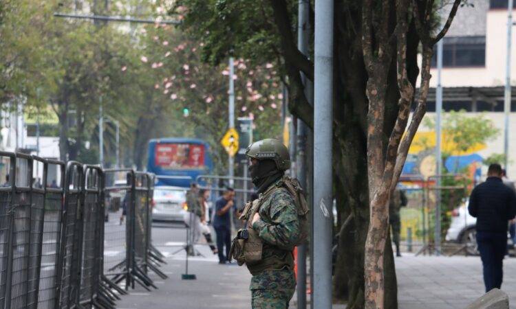 Tras la irrupción de un grupo armado durante un programa en vivo y en las prisiones de Ecuador, el presidente Daniel Noboa, declara conflicto armado interno