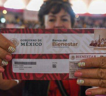 A las personas que en enero se les venció la tarjeta del Bienestar para adultos mayores o para personas con discapacidad tienen hasta el 27 del mes para recoger el nuevo plástico