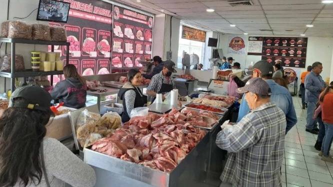 La mayoría de los locatarios del Mercado Municipal número uno de Hermosillo empezaron a trabajar en su nueva ubicación