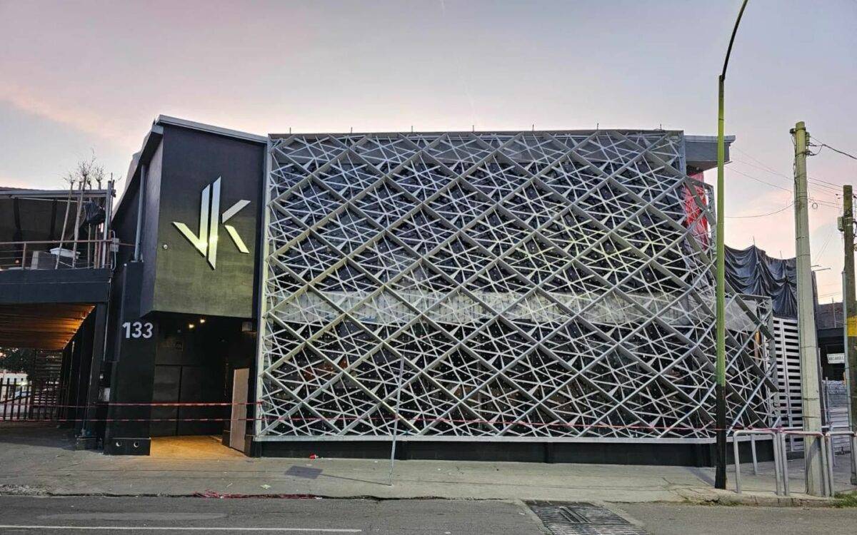 El gobernador aclaró que tanto el presidente municipal de Hermosillo como el comisario de la policía local, fueron invitados a la Mesa Estatal de Seguridad a fin de abordar el tema.