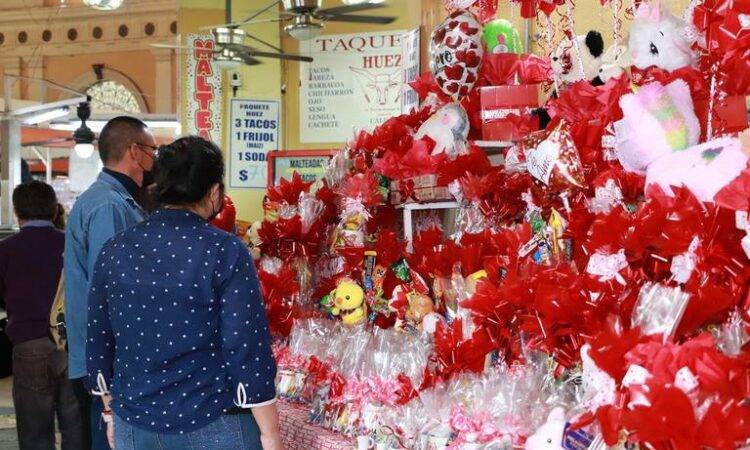 Comerciantes de Hermosillo agremiados a la FECANACO, se dicen listos para las ventas del Día del Amor y la Amistad este 14 de febrero.
