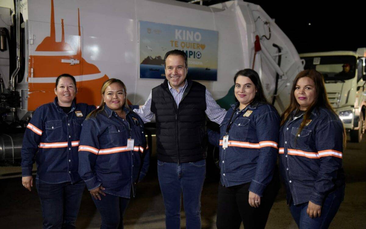 En el Día del Recolector de Basura, Astiazarán Gutiérrez reconoció a quienes se dedican a esta noble labor y compartió con ellos un desayuno