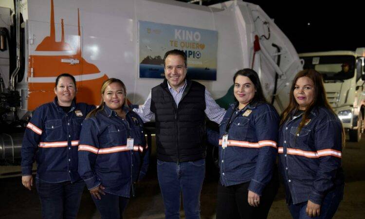 En el Día del Recolector de Basura, Astiazarán Gutiérrez reconoció a quienes se dedican a esta noble labor y compartió con ellos un desayuno