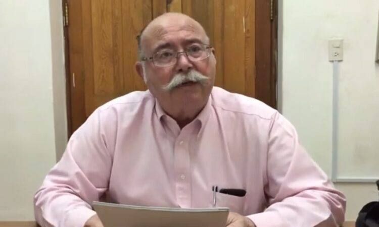 —"¿Y por qué no lo escribes tú?" Esa fue la respuesta inmediata que me dio Rómulo Félix cuando le señalaba a Huatabampo