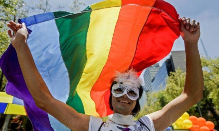 Pasó de ser una orientación sexual a una orientación política con un adoctrinamiento izquierdista