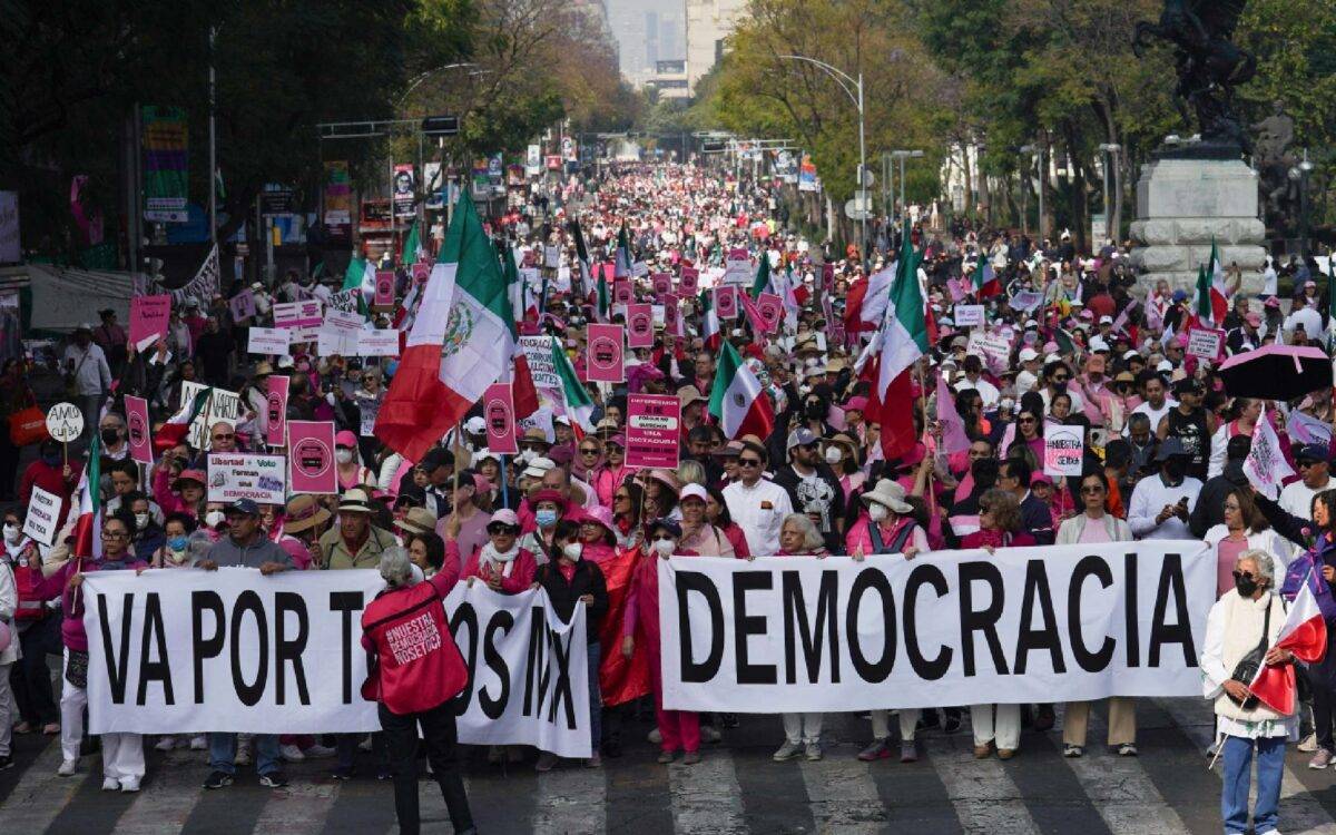 México está en camino de convertirse en una dictadura y en un narcoestado, que son regímenes que concentra el poder en un solo hombre o en una camarilla