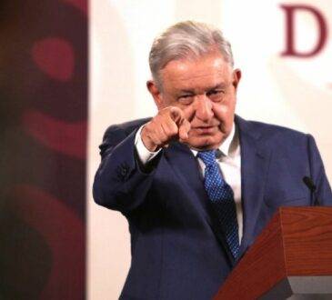 El presidente López Obrador miente en sus discursos, utiliza toda suerte de engaños, acaricia la vanidad, odia al pasado y con eso se gana a las masas