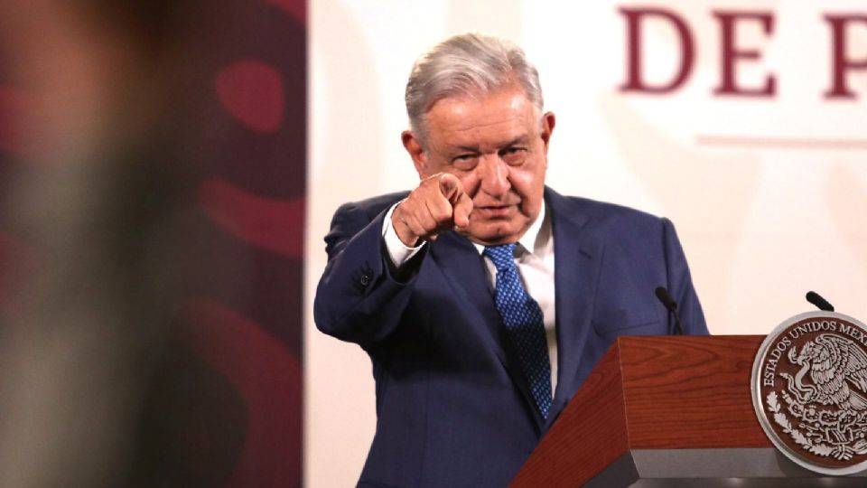 El presidente López Obrador miente en sus discursos, utiliza toda suerte de engaños, acaricia la vanidad, odia al pasado y con eso se gana a las masas