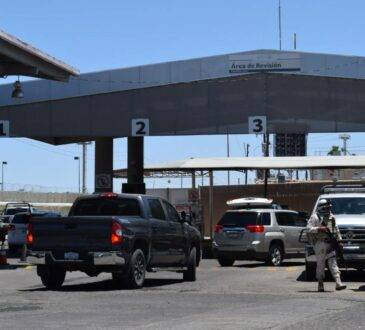 El paso peatonal hacía Estados Unidos de fue cerrado por tres ocasiones de 1:00 a 4:00 de la mañana, por problemas de aglomeraciones de gente