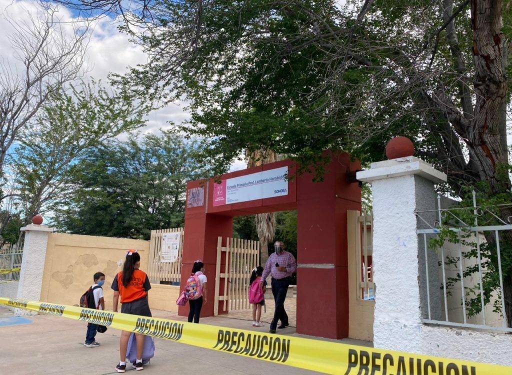 Primaria “Lamberto Hernández” ha estado dando de qué hablar, pues la directora de esta escuela, Carmen Valencia Badachi, sabrán que se “cuece aparte”