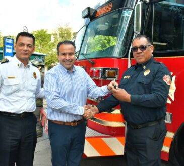 El presidente municipal, Antonio Astiazarán, entregó un total de seis unidades motorizadas al cuerpo de bomberos, una de ellas eléctrica