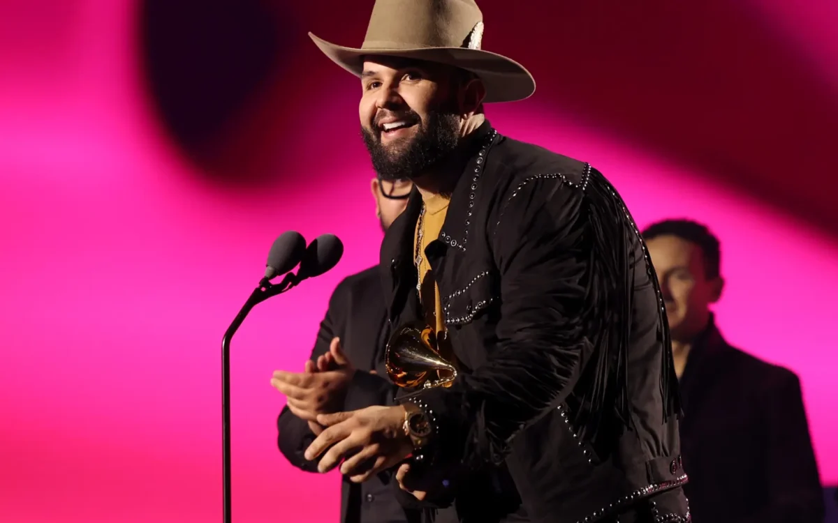 HASTA ahora no ha habido nadie, que apruebe la “animosidad” del cantante hermosillense, tras presumir su borrachera y su gusto por la cocaína