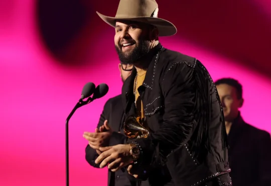 HASTA ahora no ha habido nadie, que apruebe la “animosidad” del cantante hermosillense, tras presumir su borrachera y su gusto por la cocaína