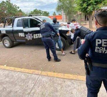Autoridades federales aseguraron en Sonora un vehículo con cinco menores de edad y dos adultos, en el que transportaban heroína, que tenía como destino el mercado ilegal