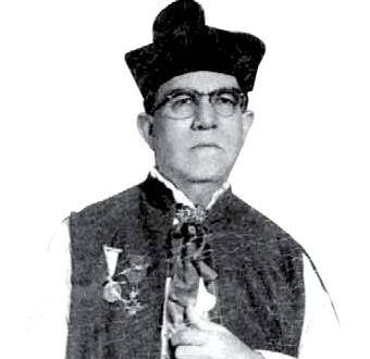 Padre don Porfirio Cornídez.