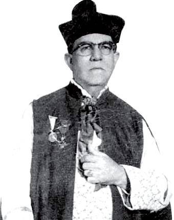 Padre don Porfirio Cornídez.