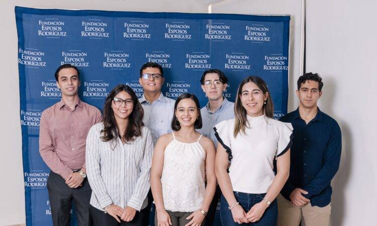 Oscar Angulo, Ana Sofía Salcido, Alejandro Bernal, Maryela Celaya, Jesús Enríquez, Jessica Encinas y César Orozco.