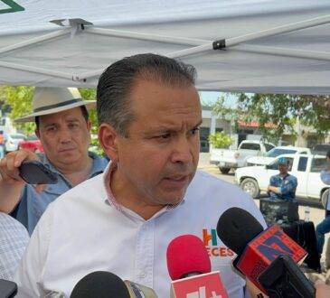 Alcalde Antonio Astiazarán revisa el proyecto con autoridades estatales.