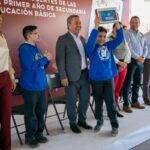 Aarón Grageda, ex secretario de Educación, durante entrega a destiempo de las tablets educativas.