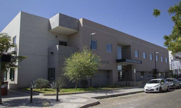 Instalaciones del CAICE del IMSS ubicadas sobre en Justo Sierra y Blvd. Morelos, en Hermosillo. (Imagen: BorderHub)