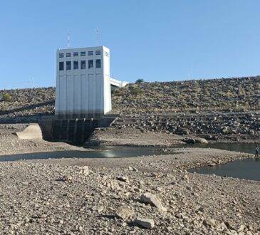 La presa Álvaro Obregón (Oviáchic) en la cuenca del Río Yaqui.