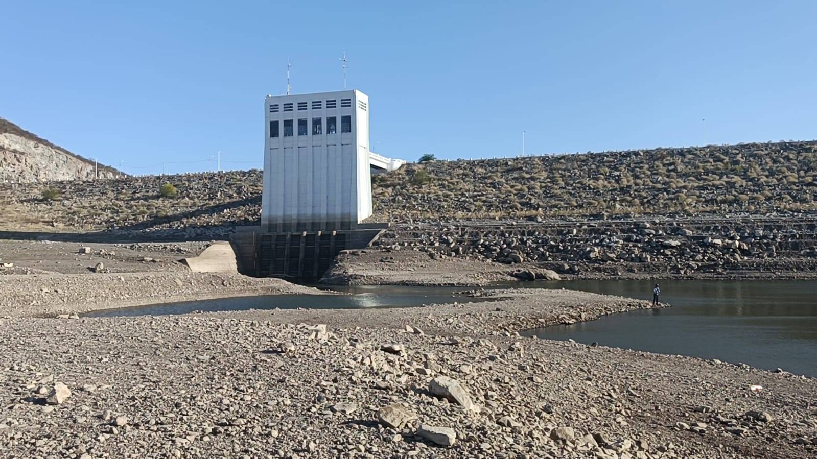 La presa Álvaro Obregón (Oviáchic) en la cuenca del Río Yaqui.