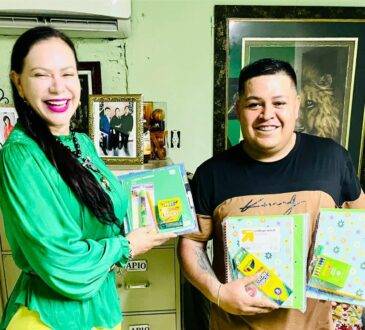 La regidora Hilda Herrera inició con el programa de útiles escolares con motivo del regreso a clases.