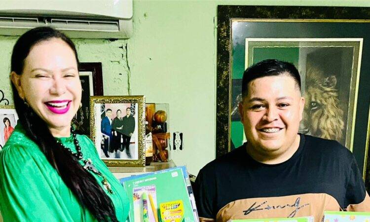 La regidora Hilda Herrera inició con el programa de útiles escolares con motivo del regreso a clases.