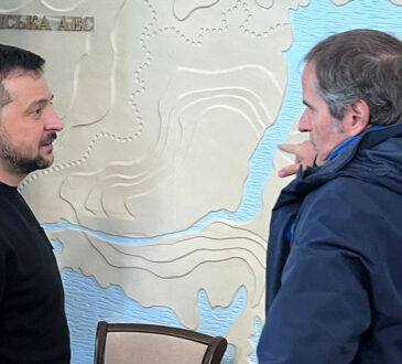 Presidente de Ucrania, Volodimir Zelensky y el jefe de la IAEA, Rafael Grossi.
