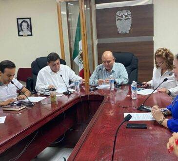 Se despide alcalde de regidores y medios de comunicación.